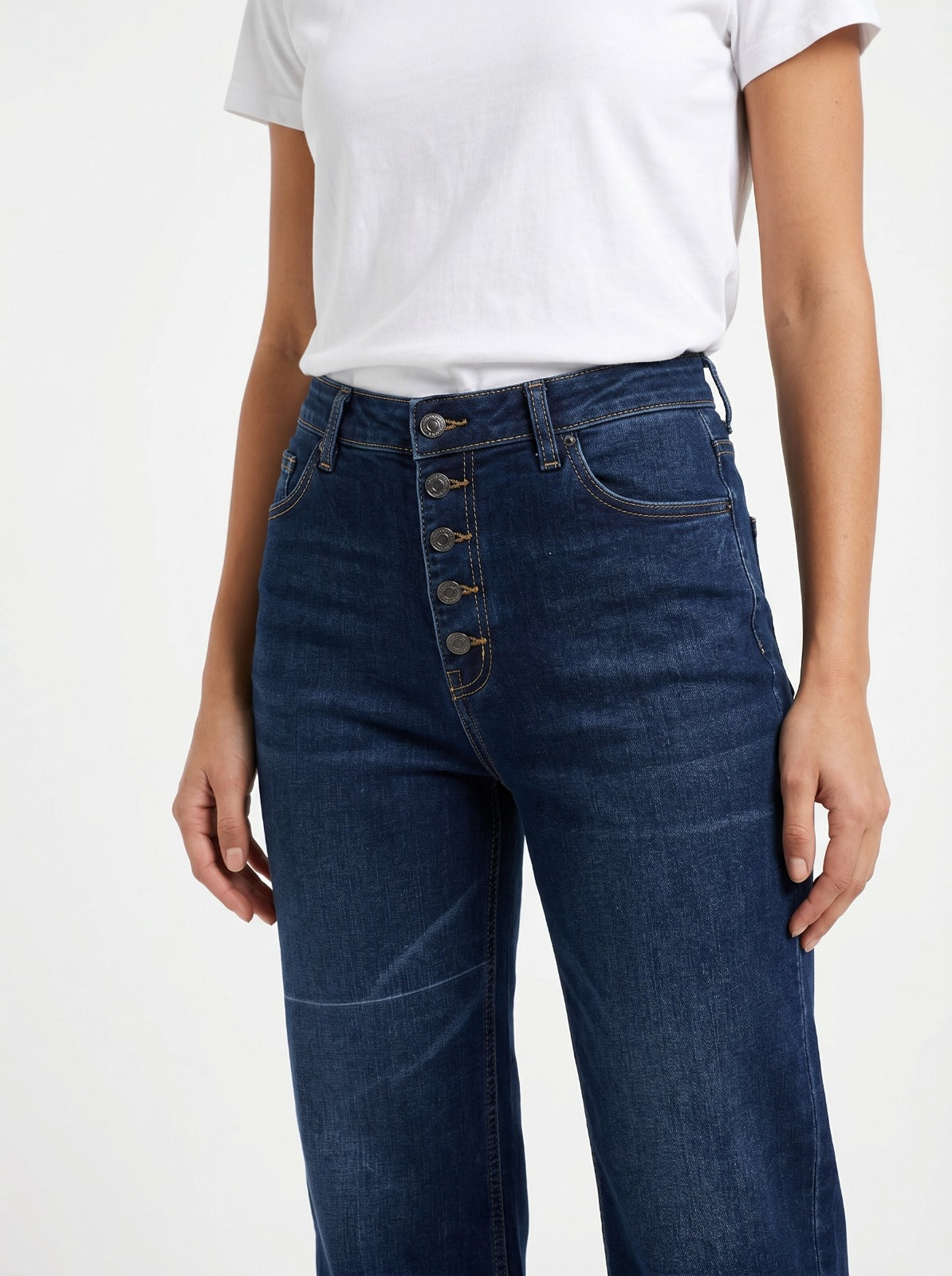 Straight Fit Girly Jeans – Size 32 | Trendy Everyday Denim Pants