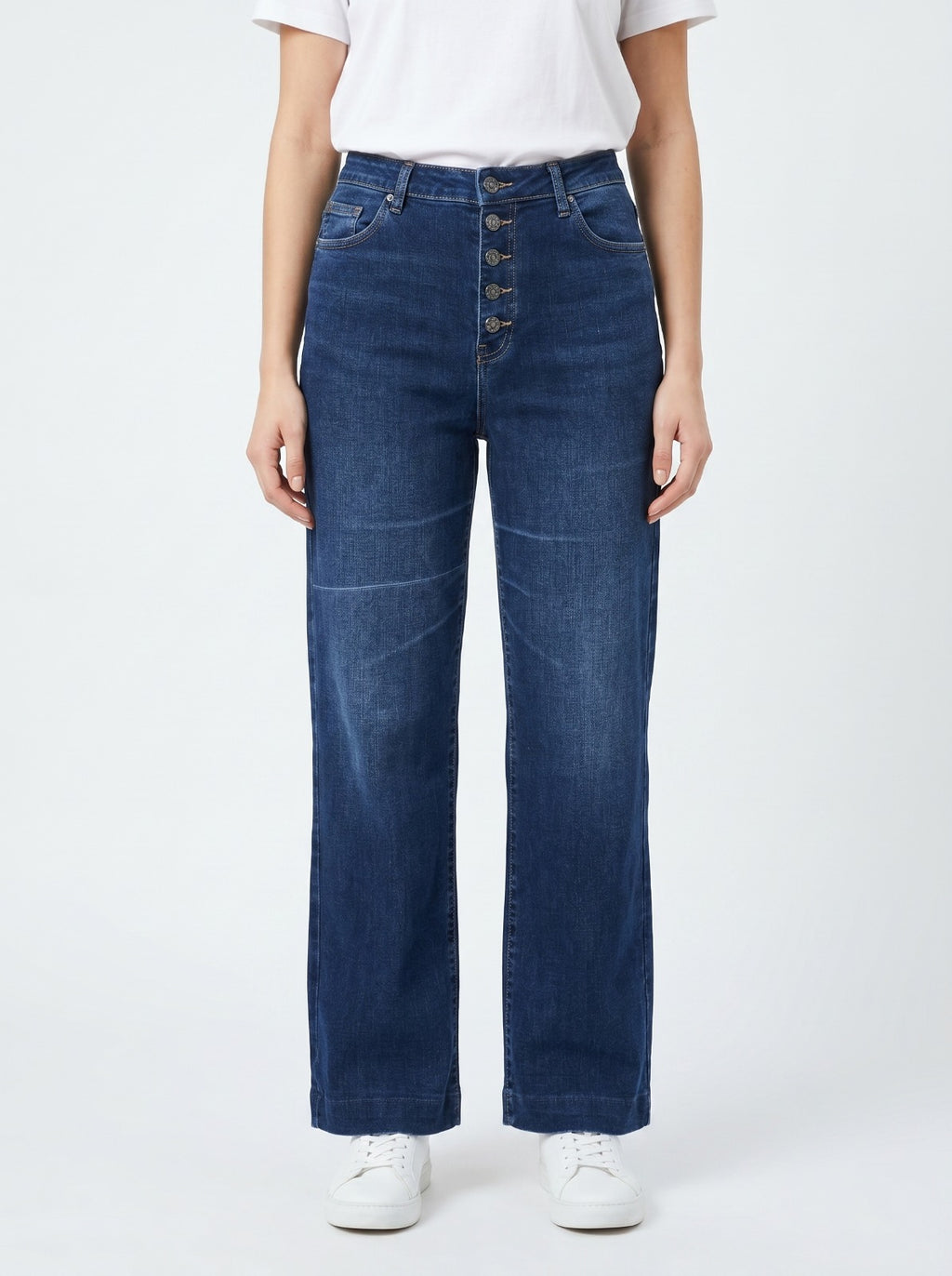 Straight Fit Girly Jeans – Size 32 | Trendy Everyday Denim Pants