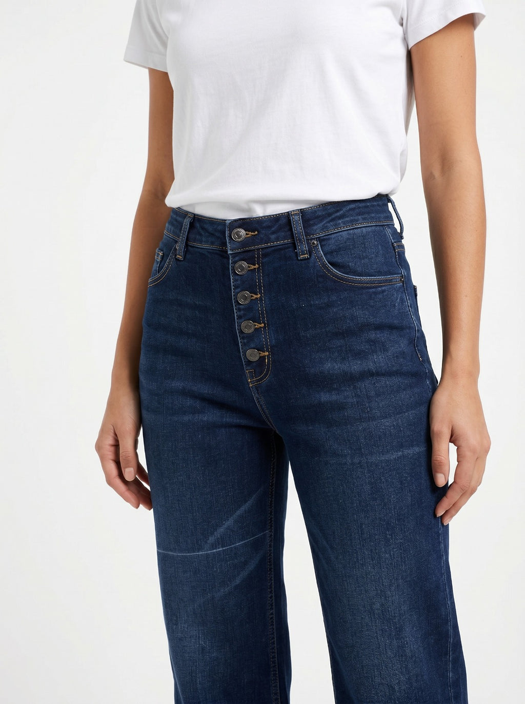 Straight Fit Girly Jeans – Size 32 | Trendy Everyday Denim Pants