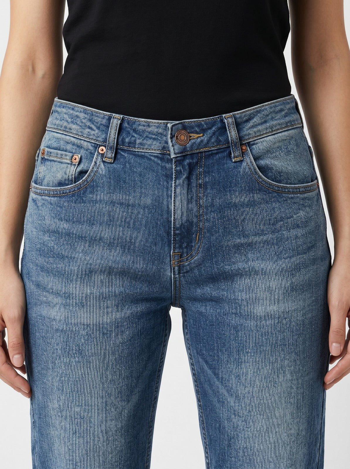 Straight Fit Unisex Jeans – Size 38 | Classic Relaxed Denim Pants